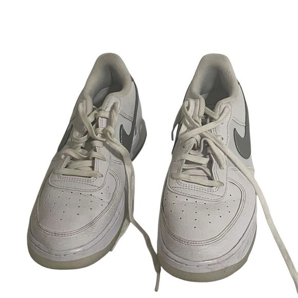 Nike Air Force 1 Big Kids' Shoes Size 7Y White Silver DV7762-300 - Picture 12 of 14